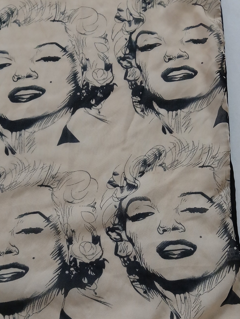Marilyn Monroe Scarf - Picture 3 of 10